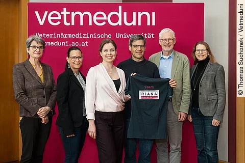 v.l.n.r.: Rektorin Petra Winter, Christine Ruckenbauer, Anna Orlova, Richard Moriggl, Vizerektor Otto Doblhoff-Dier und Vizerektorin Manuela Raith