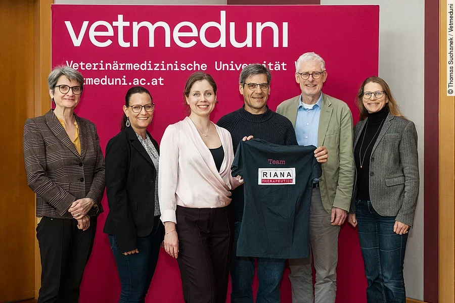v.l.n.r.: Rektorin Petra Winter, Christine Ruckenbauer, Anna Orlova, Richard Moriggl, Vizerektor Otto Doblhoff-Dier und Vizerektorin Manuela Raith