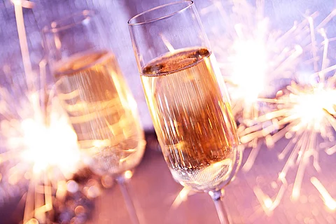 Sektgläser mit Wunderkerzen