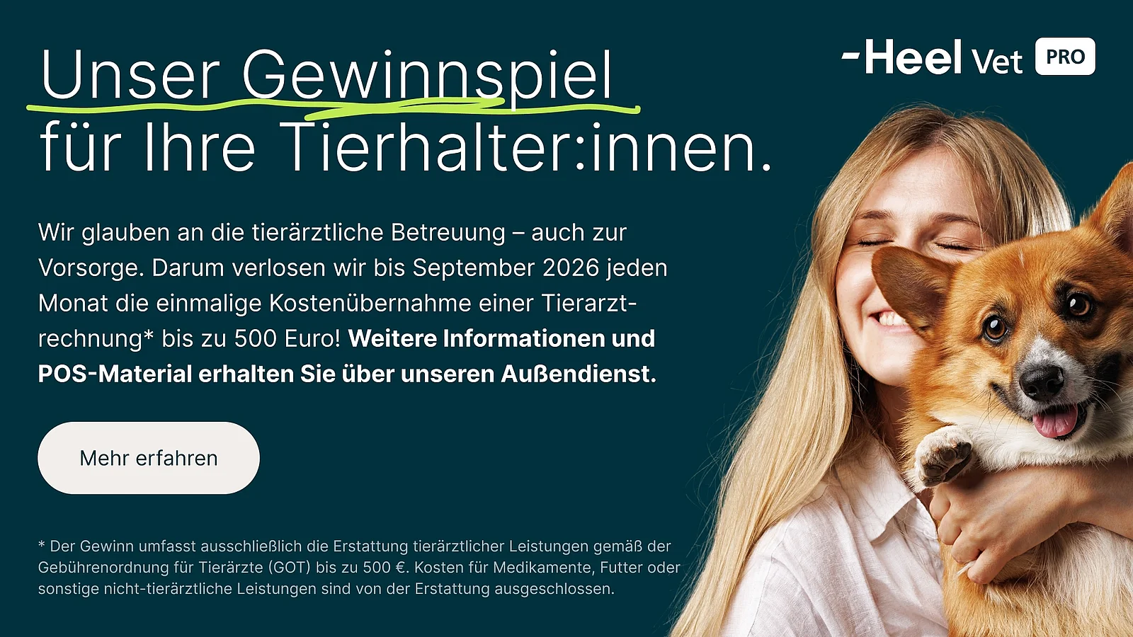 Frau mit Hund vor dunklem Hintergrund, Text: Unser Gewinnspiel für Ihre Tierhalter:innen.