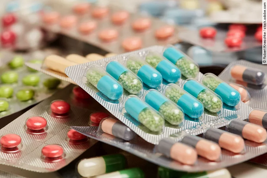 Bunte Tabletten in Blisterstreifen Bunte Tabletten in Blisterstreifen
