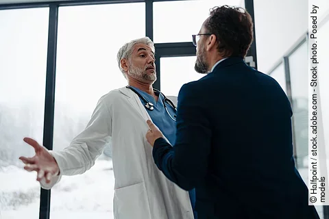 Gewalt gegen einen Arzt