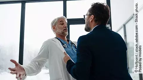 Gewalt gegen einen Arzt