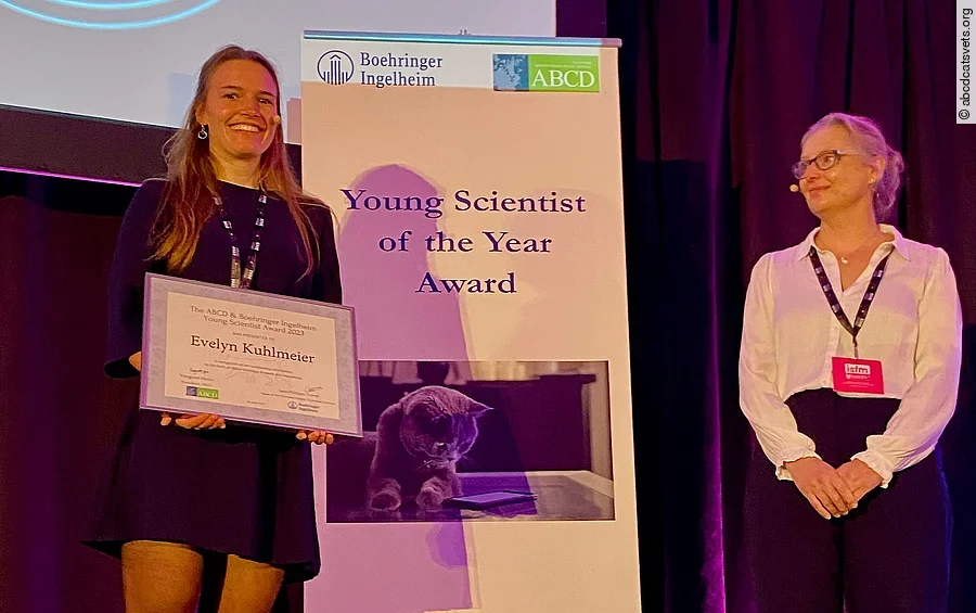 Evelyn Kuhlmeier nimmt Preis entgegen Evelyn Kuhlmeier nimmt Preis entgegen