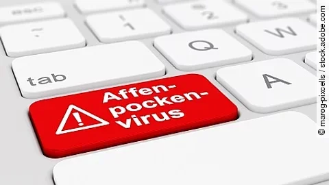 3d Illustation - Computer-Tastatur mit einer roten Taste und der