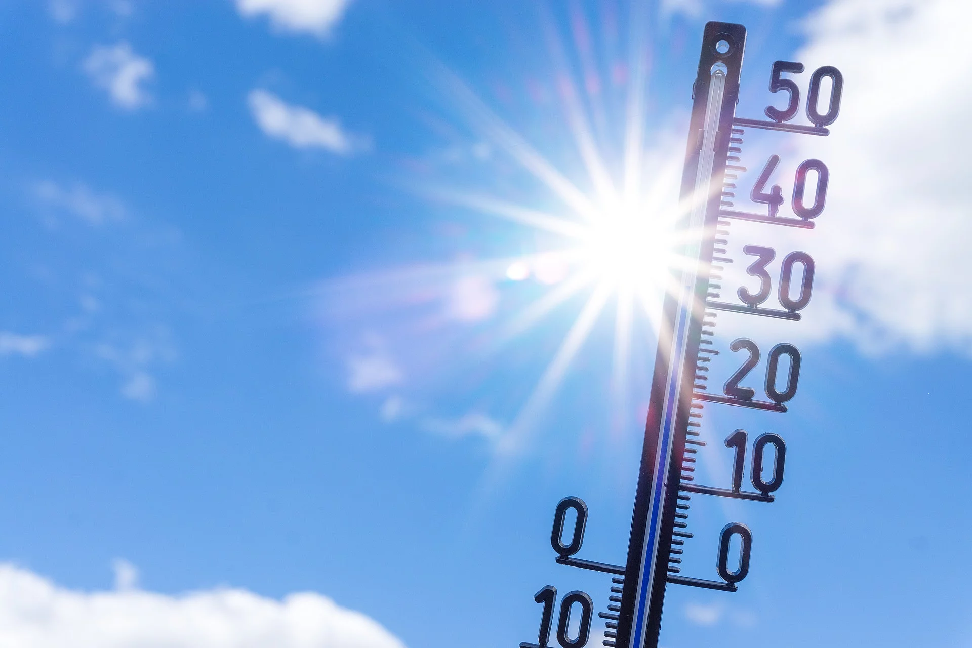 Thermometer in der Sommerhitze