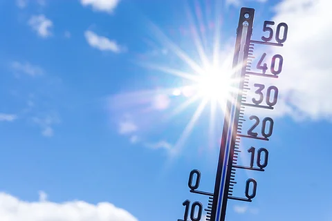heat wave in summer Thermometer in der Sommerhitze