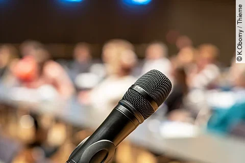Mikrophon auf Kongress