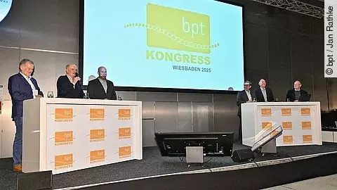 Beim bpt-Kogress diskutieren Tierärzt*innen über die GOT-Evaluierung.