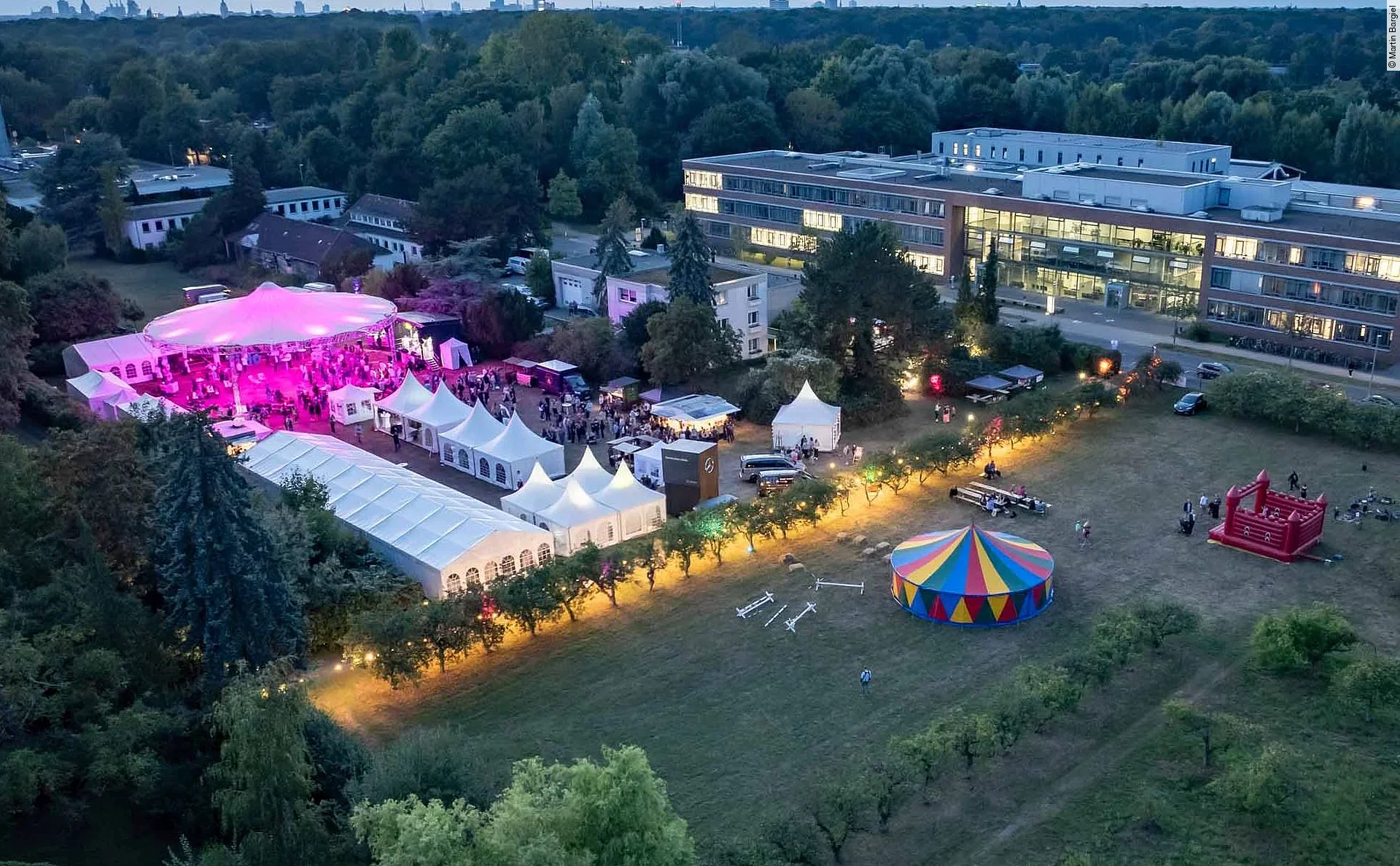 Das VetFestival-Gelände auf dem Campus der Stiftung Tierärztliche Hochschule Hannover aus der Vogelperspektive.