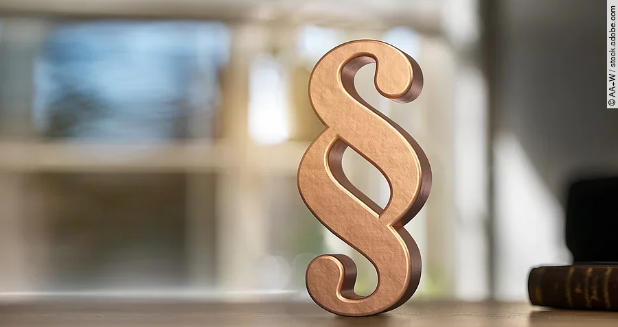 Symbol of Law and Justice - Paragraph / section sign Ein Paragraphensymbol in Gold.