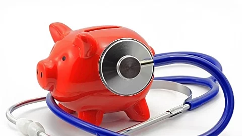 sparschwein mit stethoskop