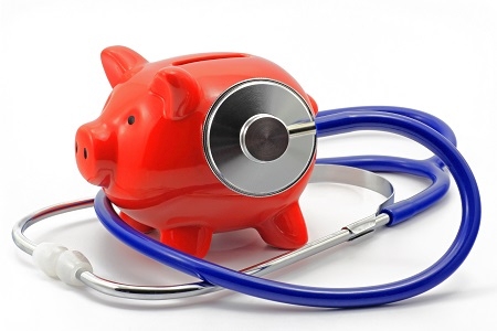 sparschwein mit stethoskop