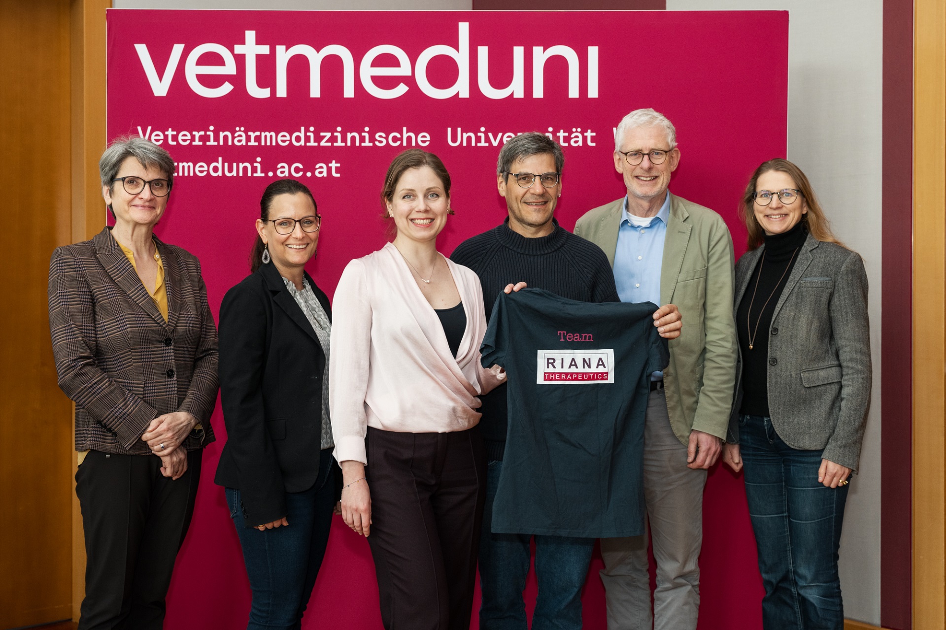 v.l.n.r.: Rektorin Petra Winter, Christine Ruckenbauer, Anna Orlova, Richard Moriggl, Vizerektor Otto Doblhoff-Dier und Vizerektorin Manuela Raith